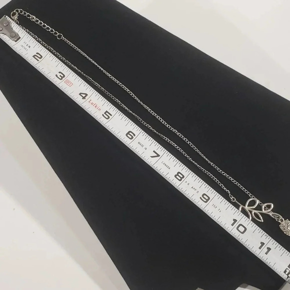 Womans Simple Little Owl/Leafy branch Lariat Silver  Toned Necklace. - Picture 4 of 4